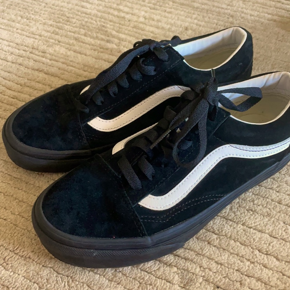 NWOT Suede Vans Black/White